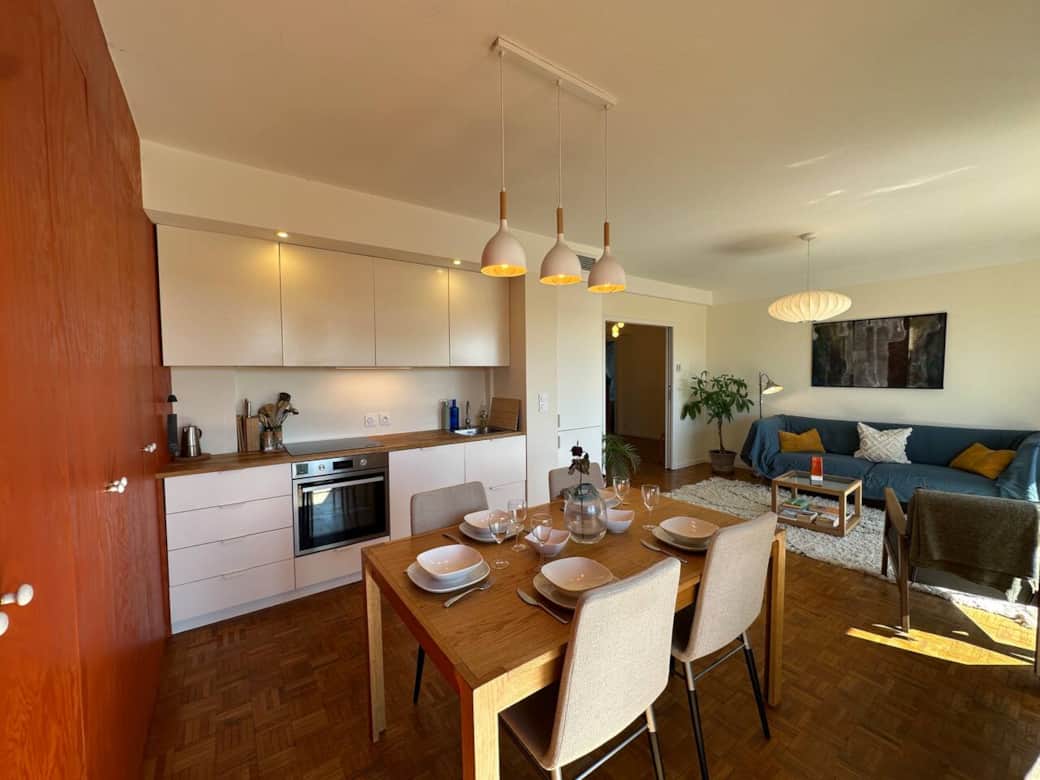 Cuisine; salon; table à manger ;canapé Cuisine; salon; table à manger ;canapé