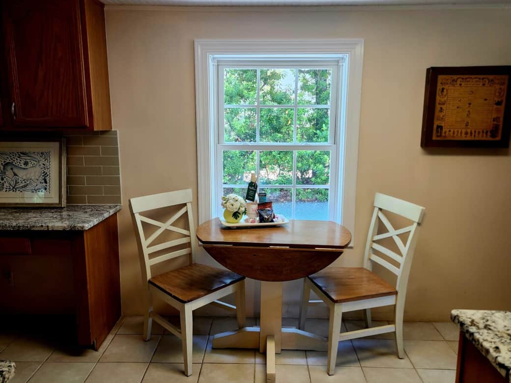 Sit a bit and enjoy a coffee or tea in the kitchen area.