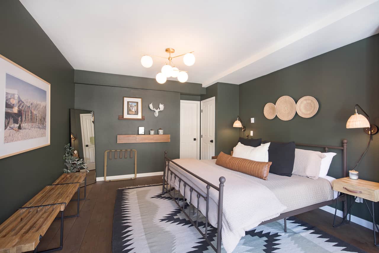 Master bedroom w/ king bed