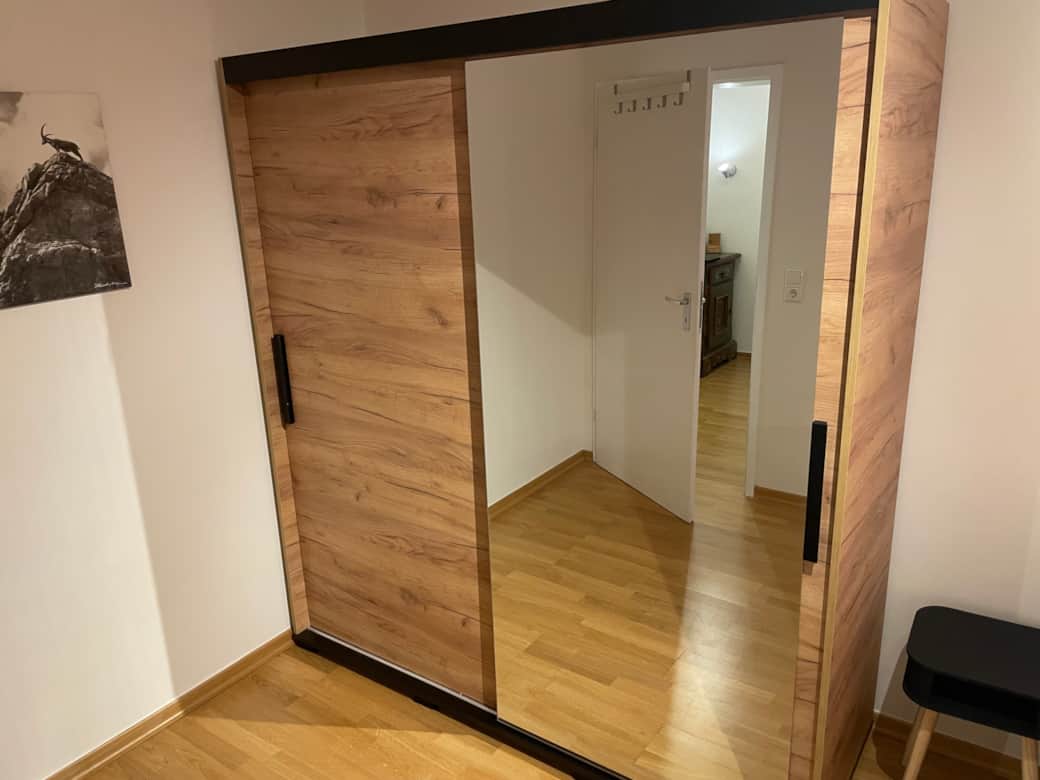 Kleiderschrank