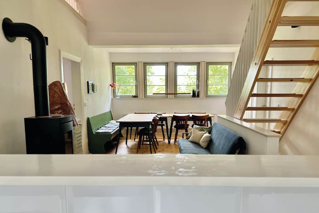 Wohnzimmer mit Kamin