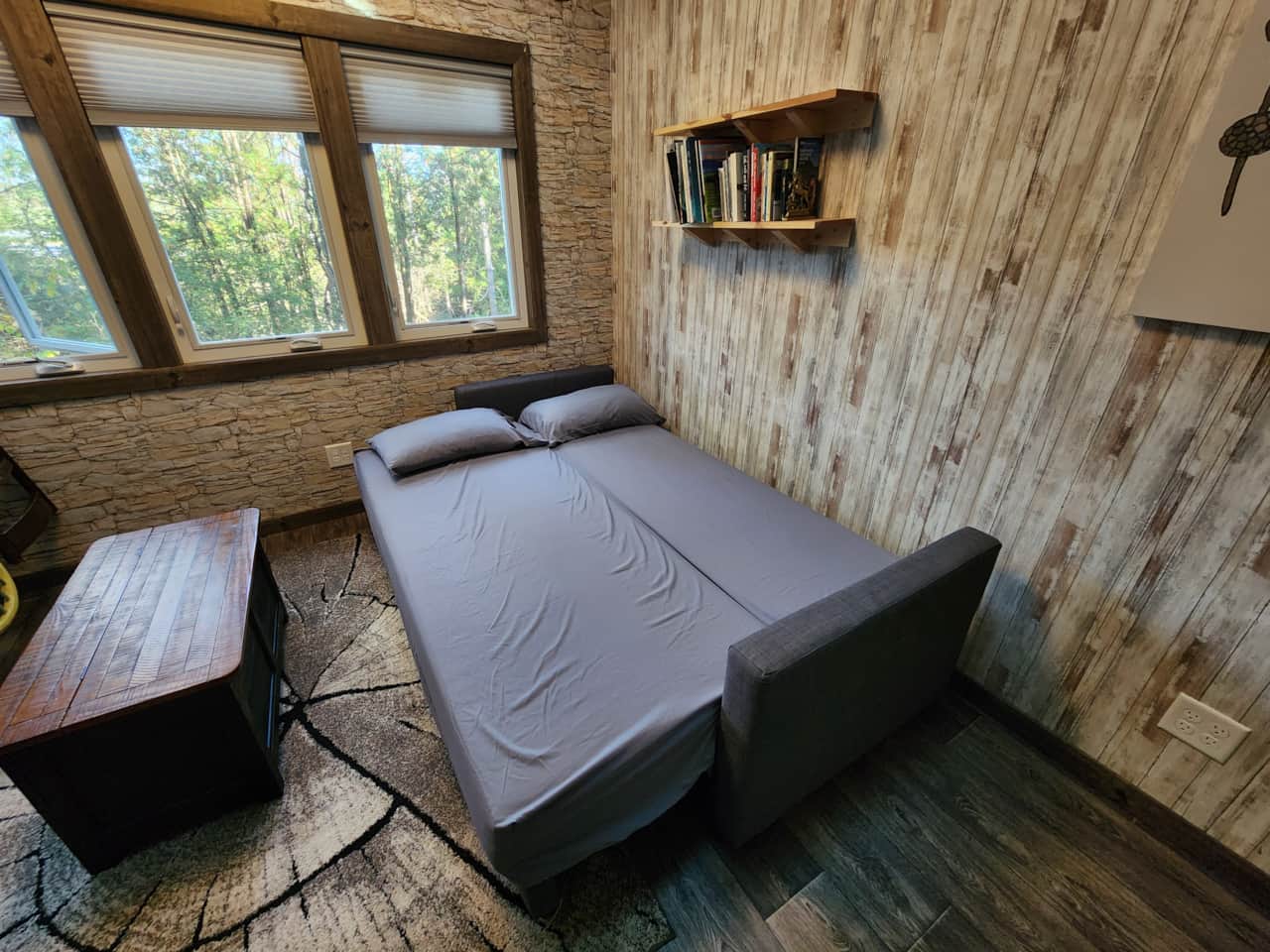 Cabin 2 double bed couch pull out facing windows