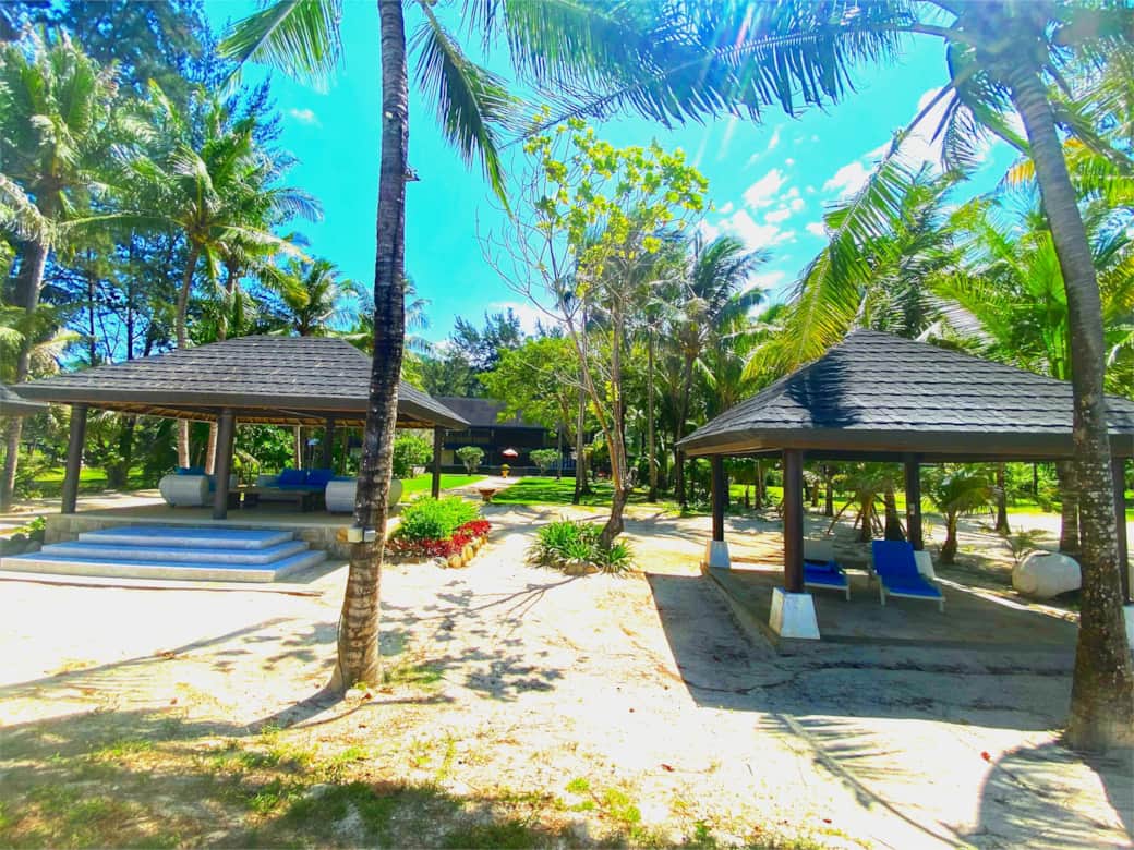 Outdoor Sitting Area-Beach Front