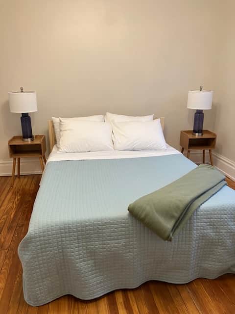 Includes all linens and evan blankets