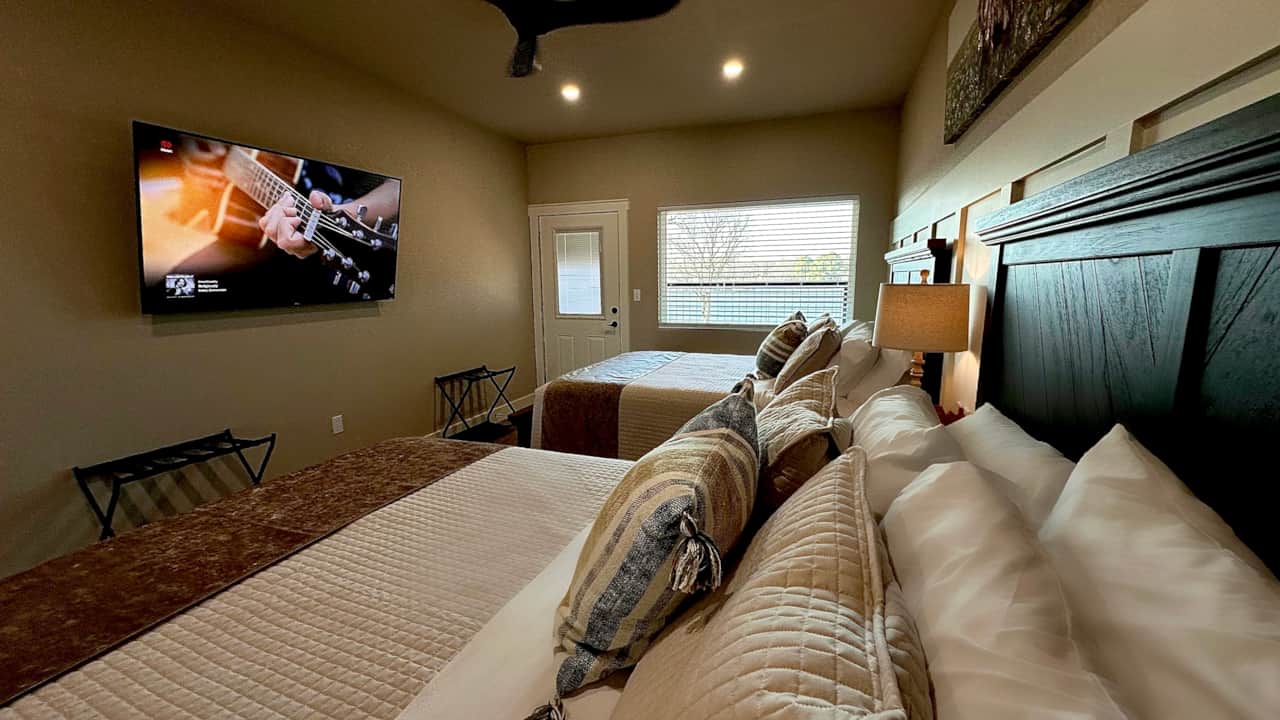 2 Queen Beds