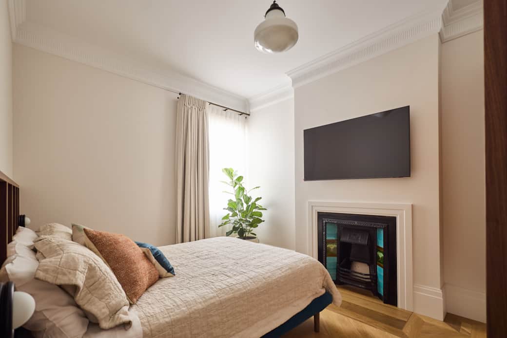 MG Suite | Second bedroom + TV