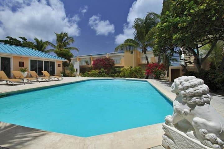 COCOS BEACH CLUB POOL