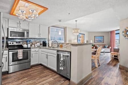 Large full kitchen with dishwasher Large full kitchen with dishwasher