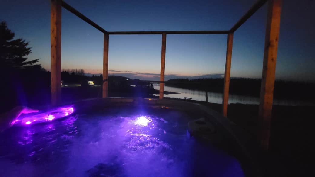 Private 5 Person Hot tub, easy access from front deck
