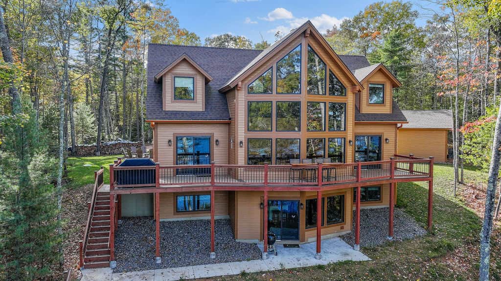 Lakeside View of Eagles Bluff