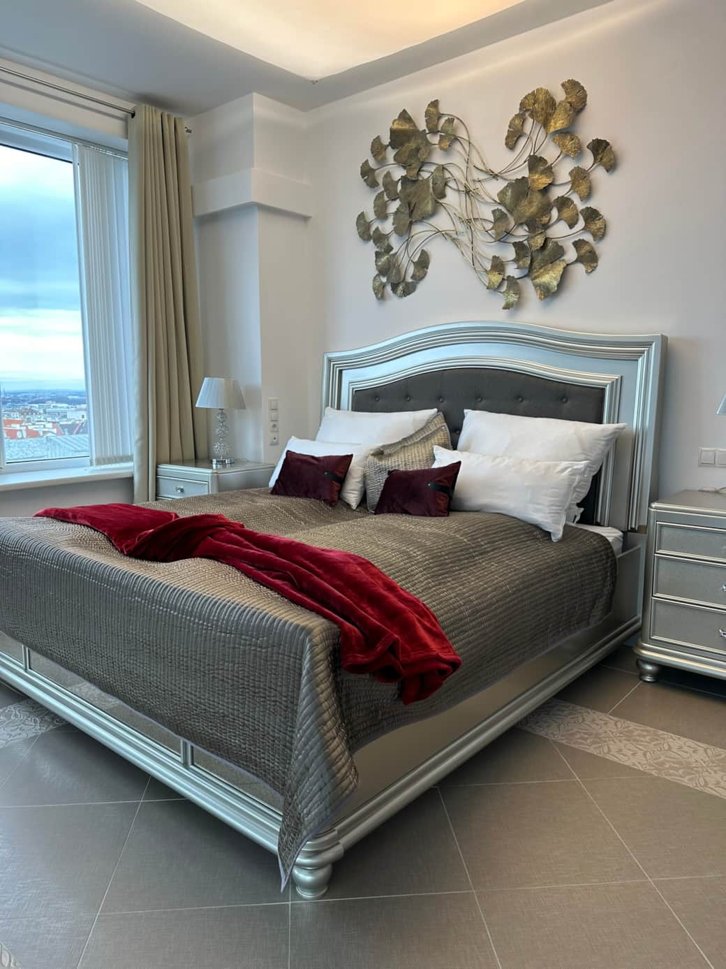 Apartment Grinzing Bed Side Angle Apartment Grinzing Bed Side Angle