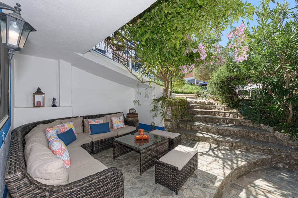 Private entrance area