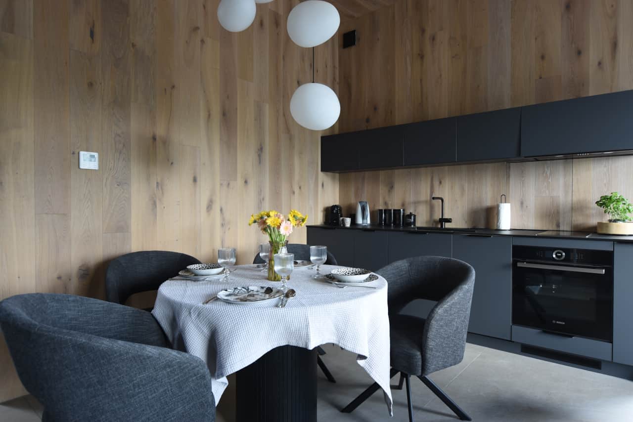 Kitchenette and dining room