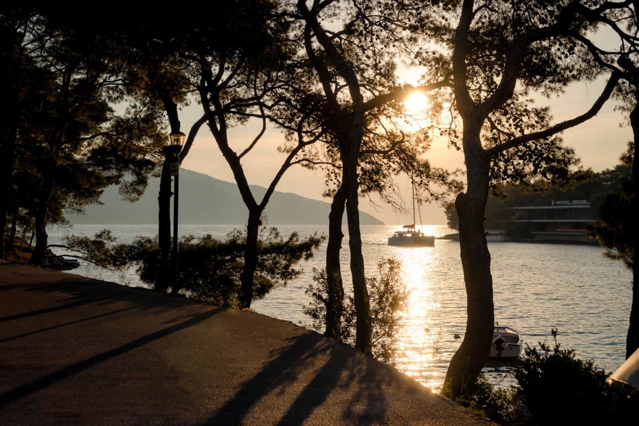 The walk to the town is along a car free promenade
