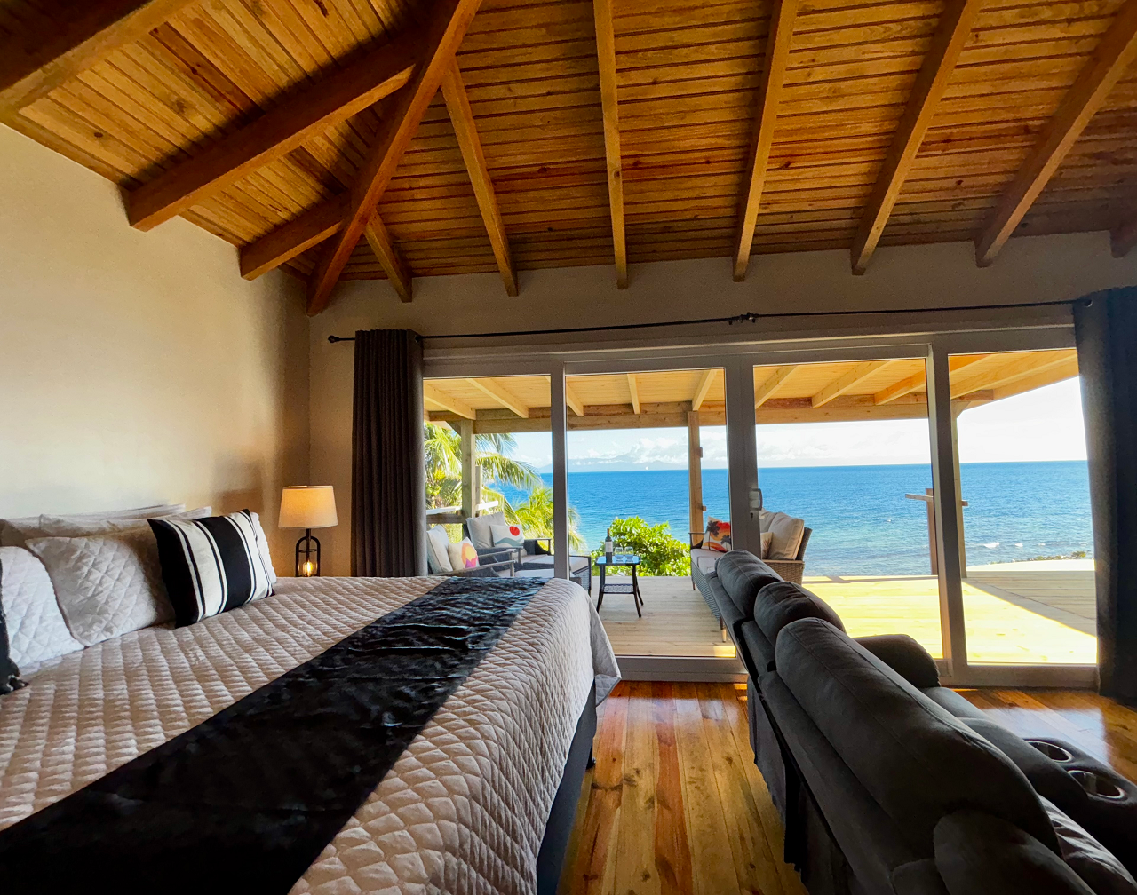 Quatro Vista, South Shore, Utila, HN Interior View