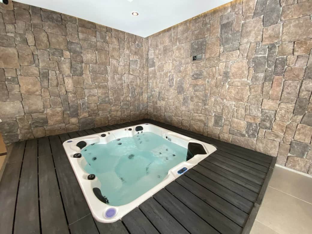 Jacuzzi