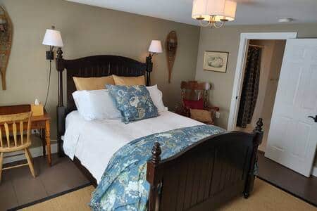 Balsam Poplar Room and en-suite private bathroom