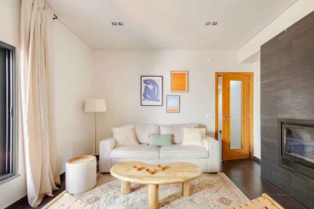 “You can feel the love and attention put into every detail here — it’s really rare.” — recent guest Bright, cozy living room — perfect for relaxing after beach days or cozy winter evenings by the fireplace ✨