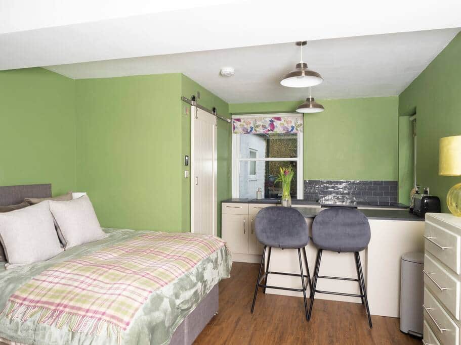 Kitchen Corner & Breakfast Stools
