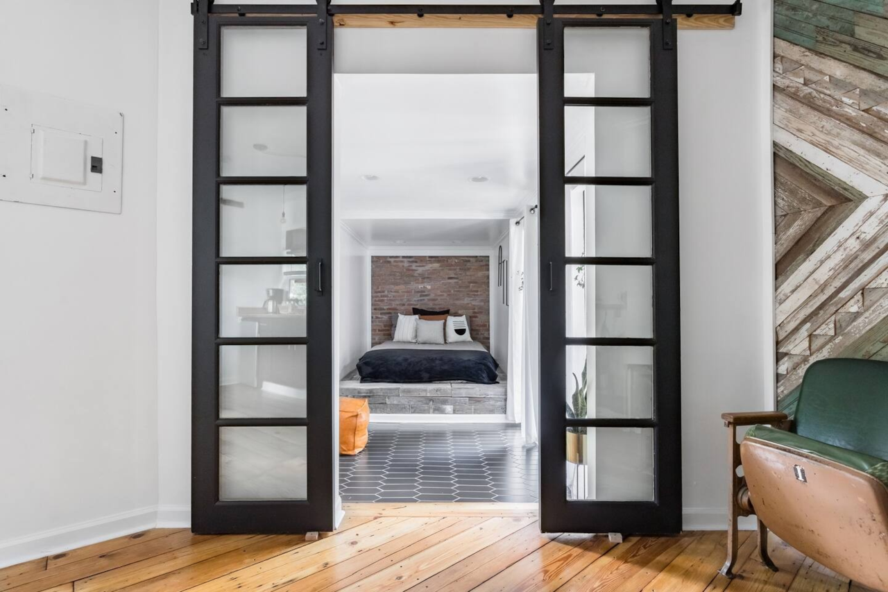 1x Queen Bed