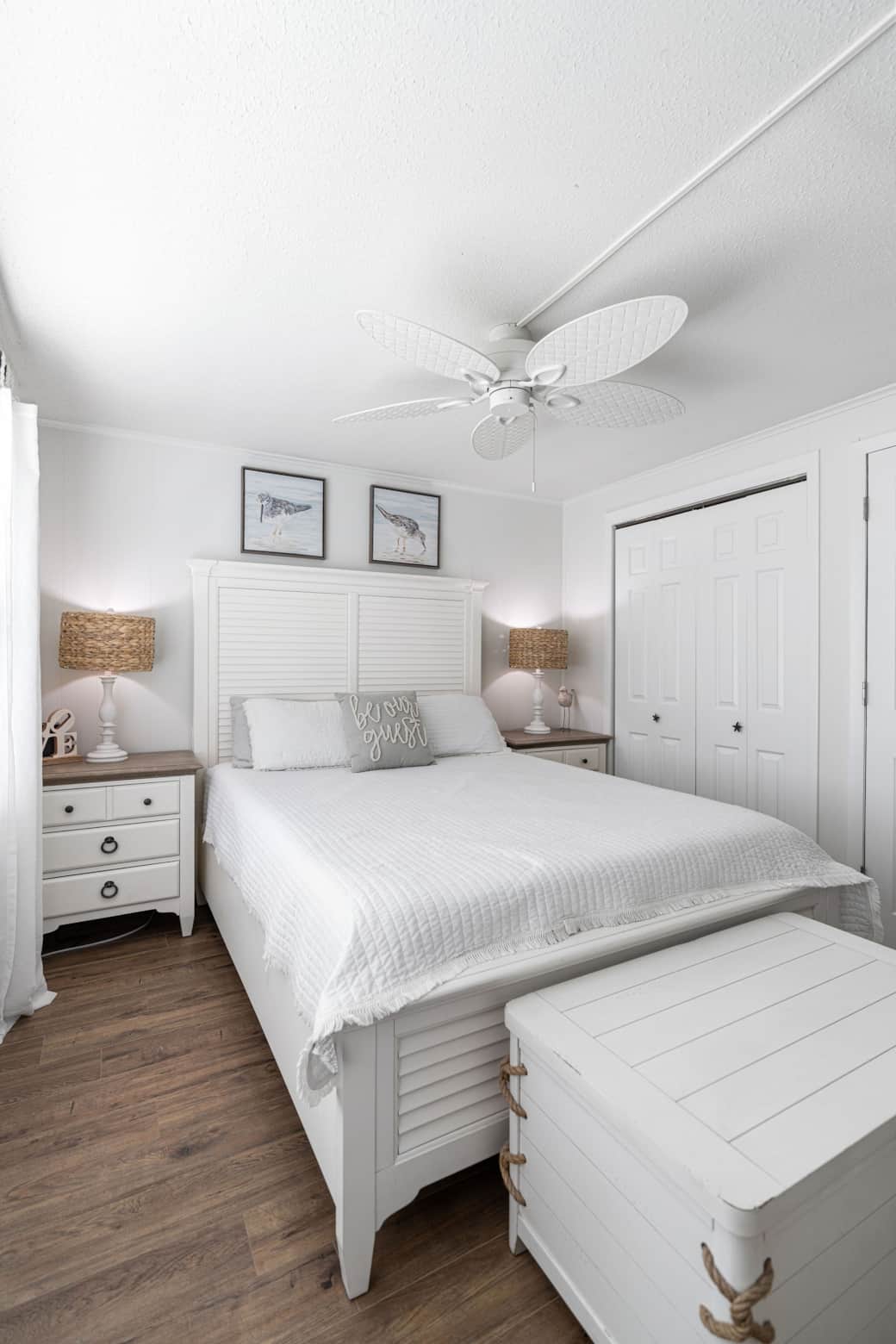 Queen size bed.