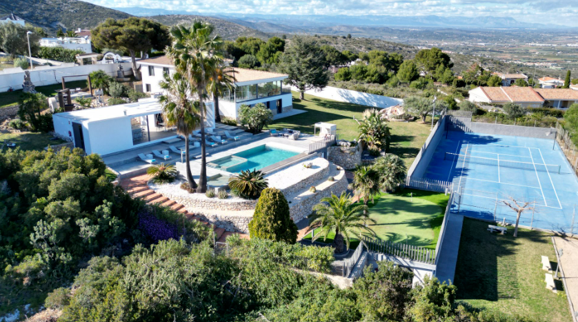 Villa Atalaya — luxury 8 bedroom villa with private pool and castle & sea views in Peñíscola Villa Atalaya — luxury 8 bedroom villa with private pool and castle & sea views in Peñíscola