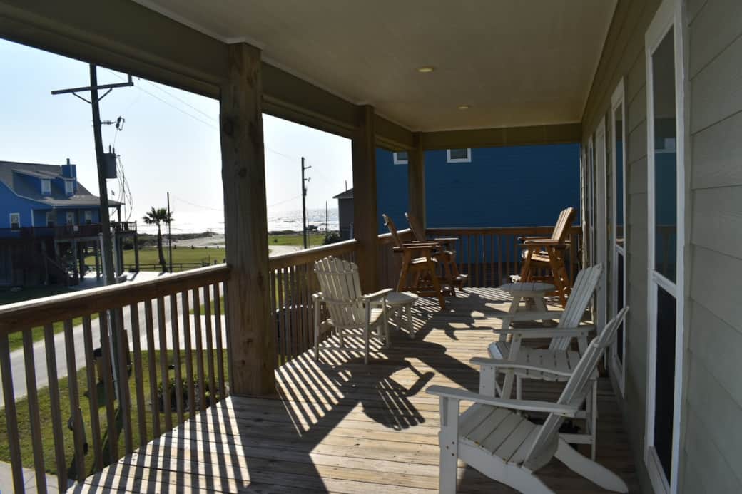 Covered deck seating for 7