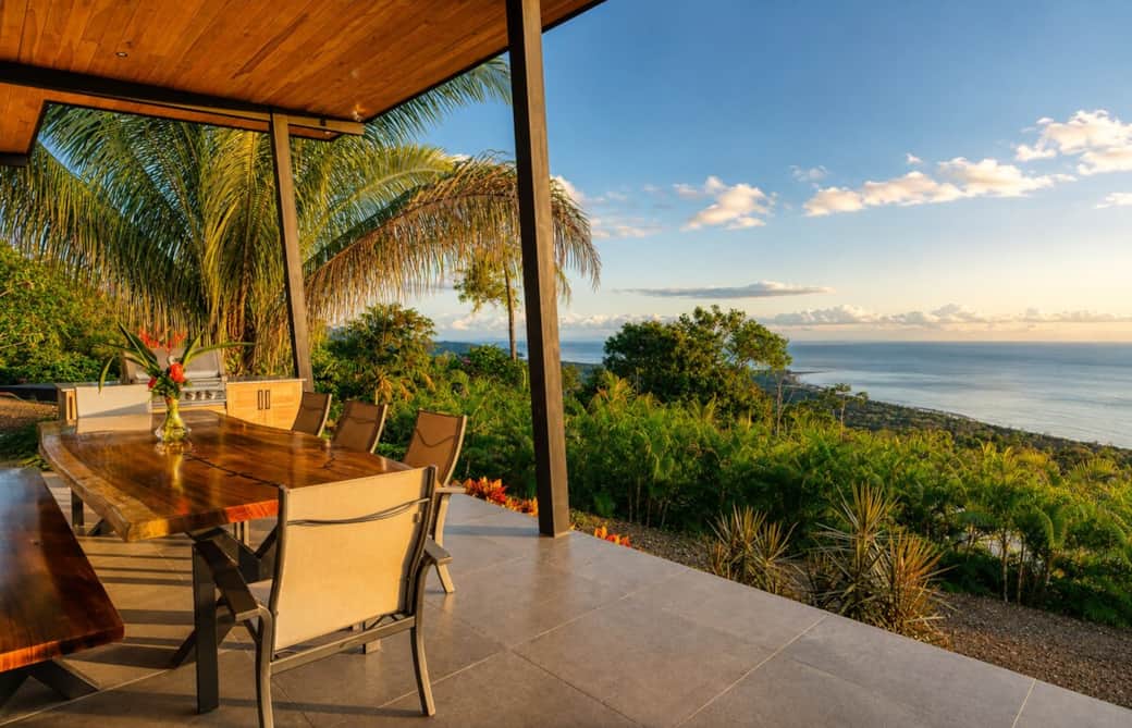 Enjoy unforgettable meals on the covered outdoor dining terrace, surrounded by lush tropical gardens and panoramic Pacific Ocean views. A perfect setting for sunrise breakfasts, sunset dinners, and unforgettable moments together