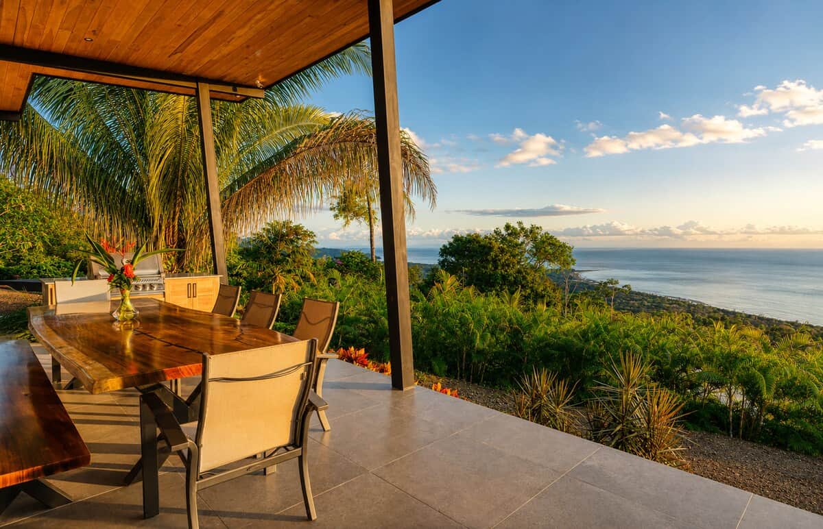 Enjoy unforgettable meals on the covered outdoor dining terrace, surrounded by lush tropical gardens and panoramic Pacific Ocean views. A perfect setting for sunrise breakfasts, sunset dinners, and unforgettable moments together