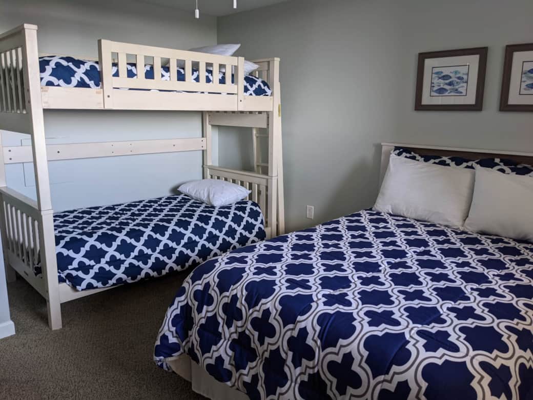 Guest Bedroom (Full & Twin Bunks)