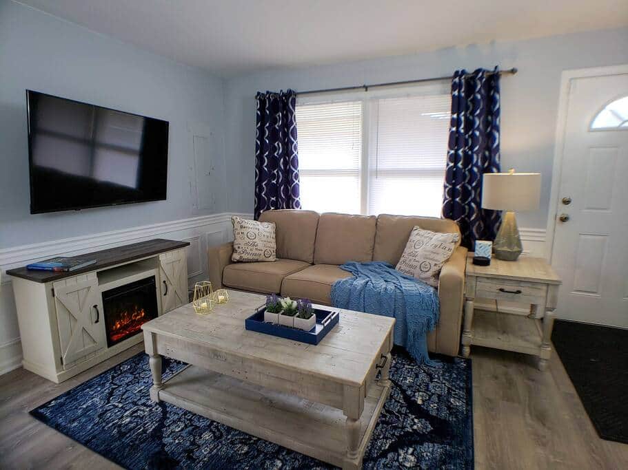 Cute, comfortable decor. The TV is a 4K smart TV