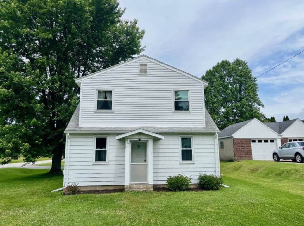 Welcome to Lake Erie! This comfortable home is the perfect home base while you explore Presque Isle State Park and enjoying Erie's lovely beaches. Welcome to Lake Erie! This comfortable home is the perfect home base while you explore Presque Isle State Park and enjoying Erie's lovely beaches.