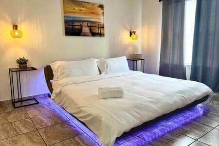 Master bedroom suite with private bathroom Master bedroom suite with private bathroom