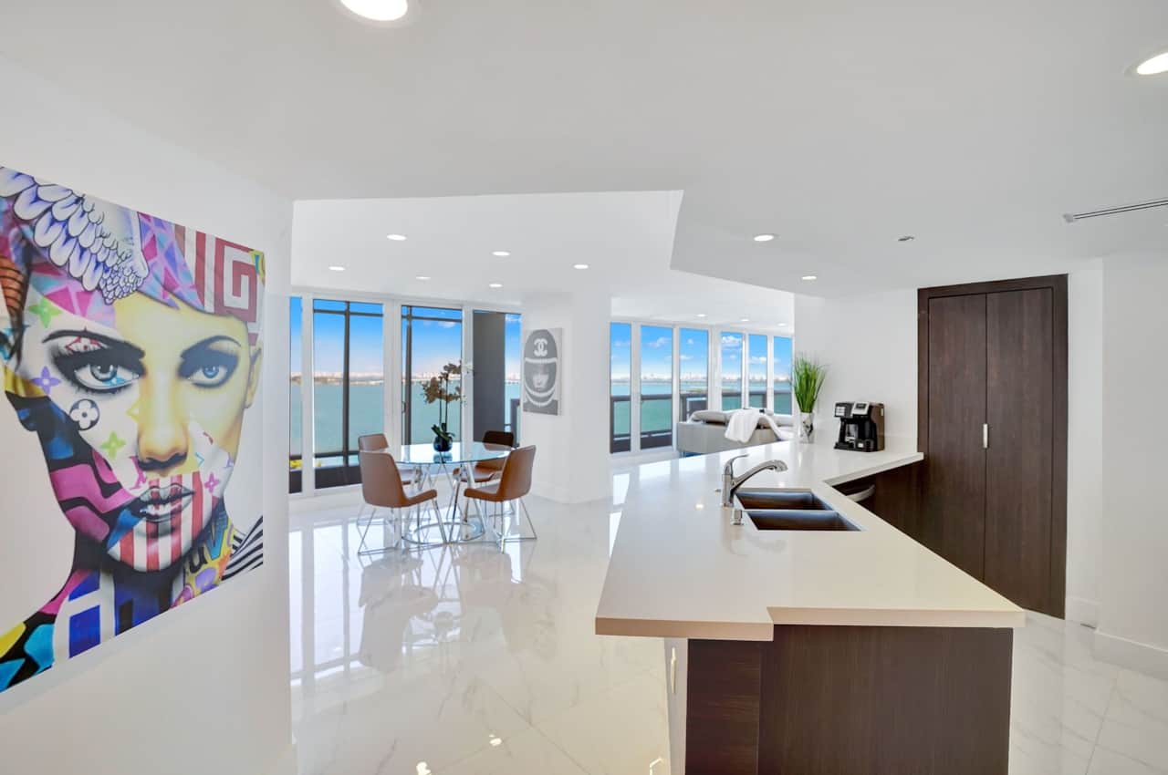 Bayfront Pearl! (2 bedroom condo)