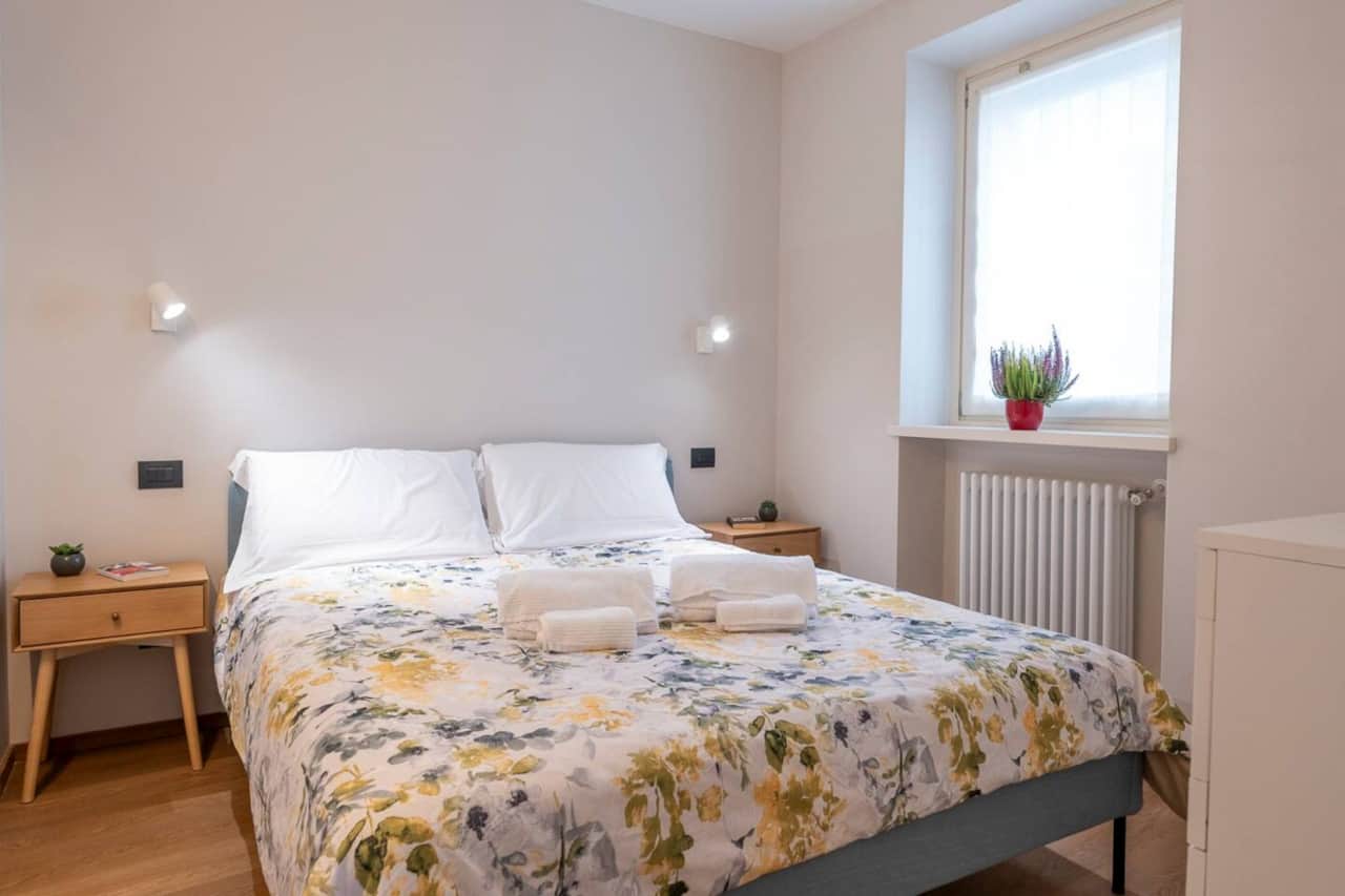 Comodo letto queen size per riposare al meglio, morbidi asciugamani a vostra disposizione.