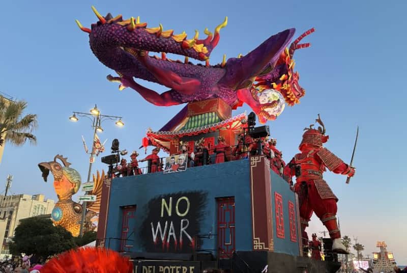 Carnevale di Viareggio: carri allegorici e festa, a pochi minuti da Marina di Pietrasanta