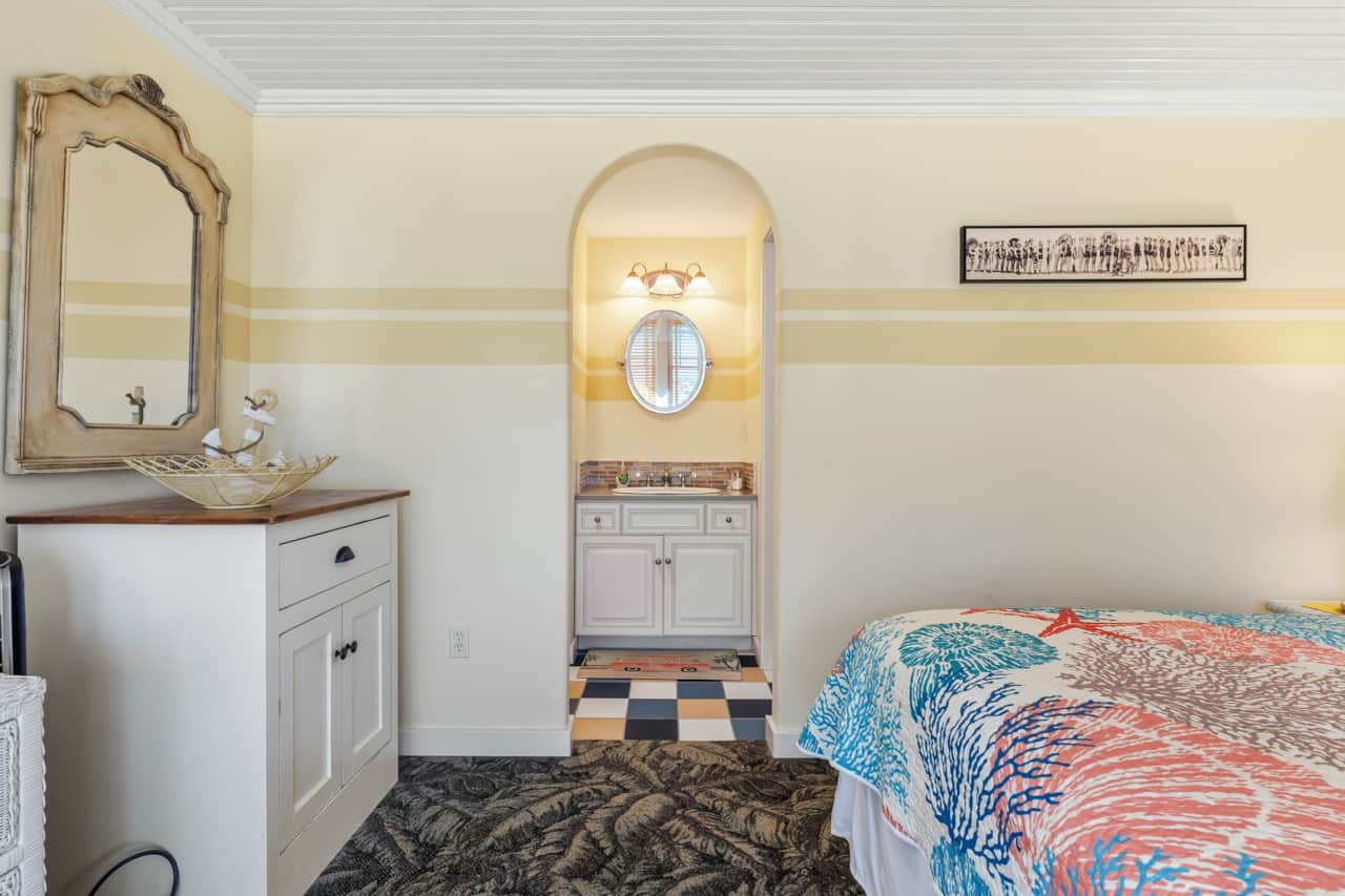 First Floor Bedroom (Queen)