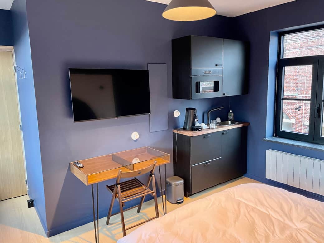 Chambre bleue bureau et kitchenette Chambre bleue bureau et kitchenette