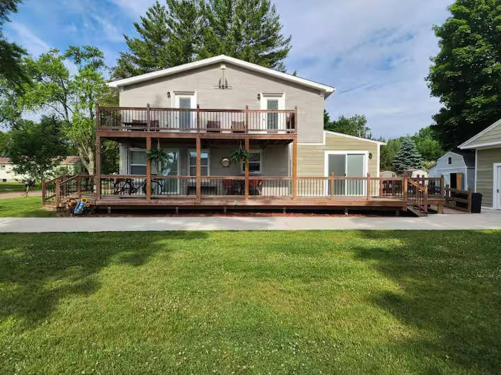 rivate Lake Huron Rental in Laurel, Lexington