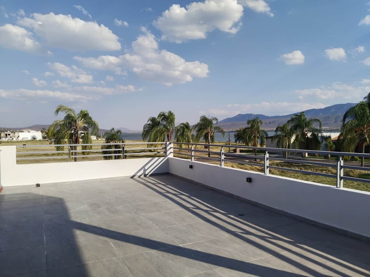 Amplia terraza para apreciar paisajes increíbles y disfrutar del viento