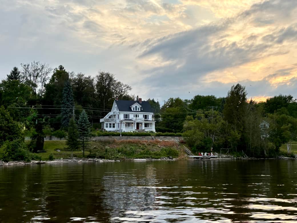 President's Suites - Exterior from Lake Temiskaming