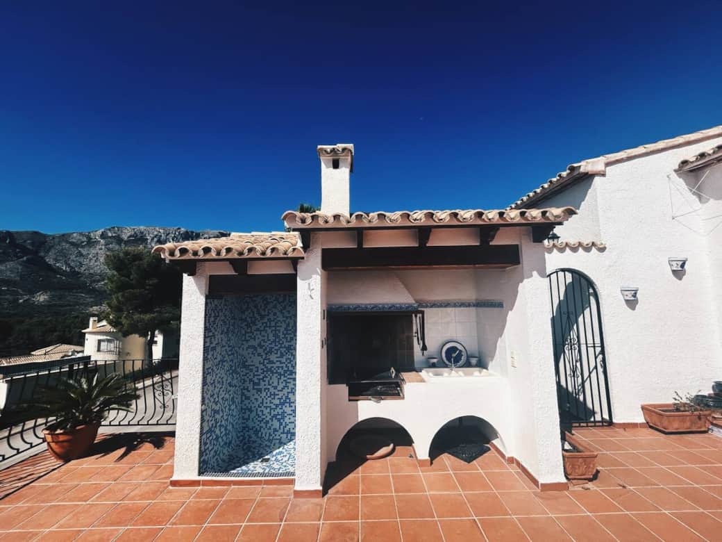 Outdoor kitchen + bbq