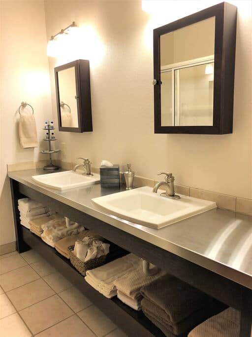 Double sink vanity. Double sink vanity.