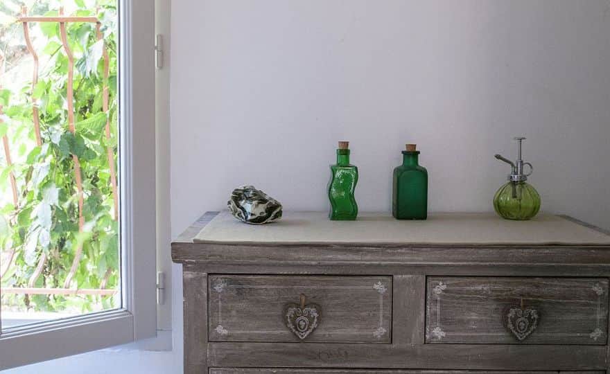 Commode dans la chambre du Luberon