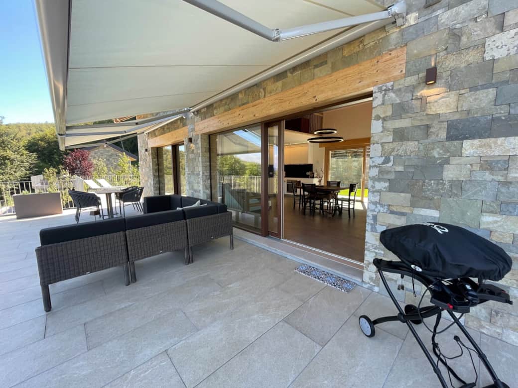 PEPPOLA - Lounge, Elektrogrill und Markisen