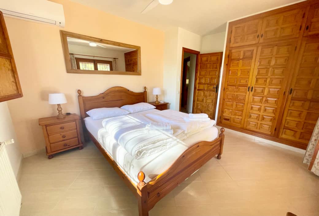 Bedroom 1 - King size bed