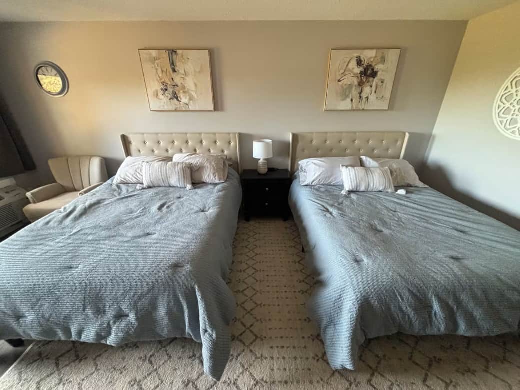 Room with 2 Queen beds
