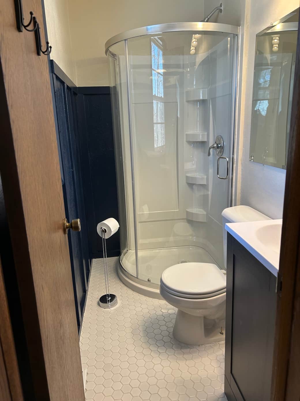 Main bedroom bathroom