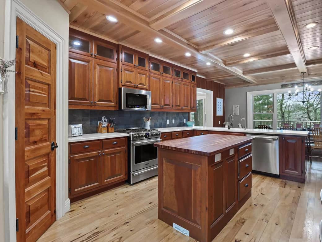 Main Floor: Kitchen