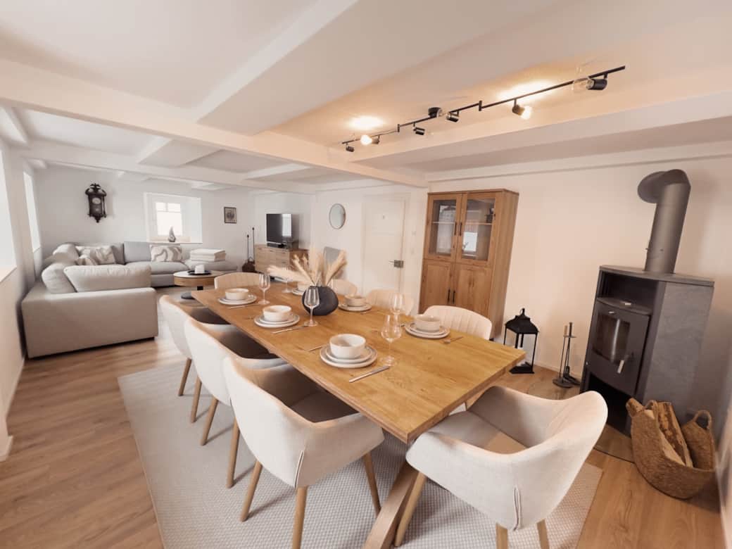 Gemütliches Esszimmer mit Cheminée – Dein Wohlfühlort im Tgesa Monica